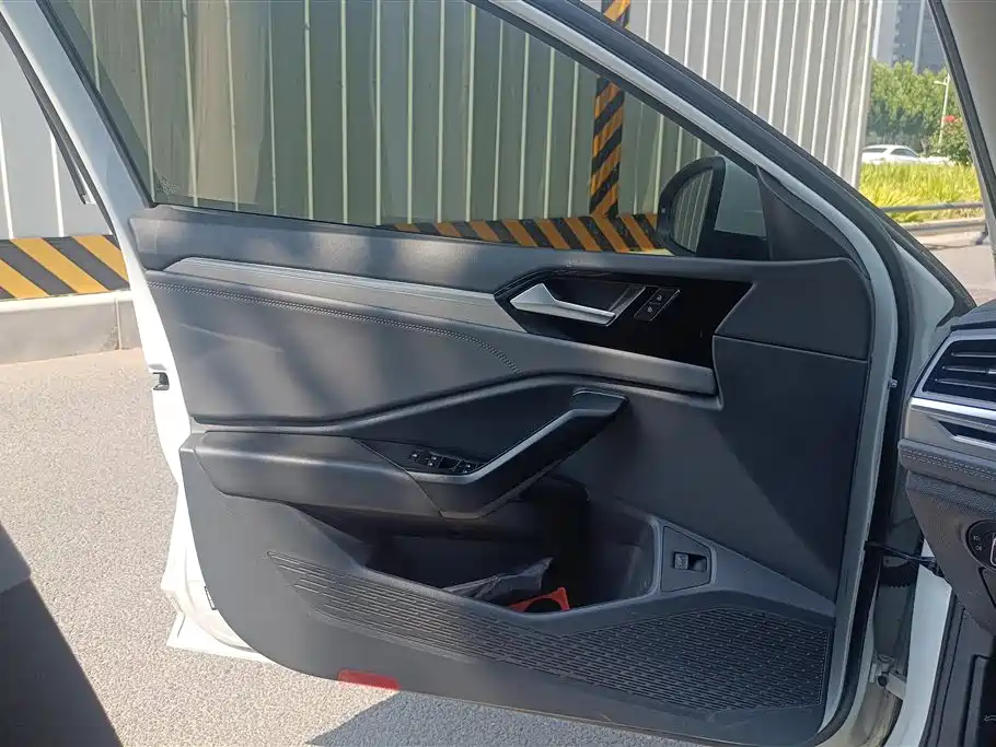 Volkswagen Sagitar 2020