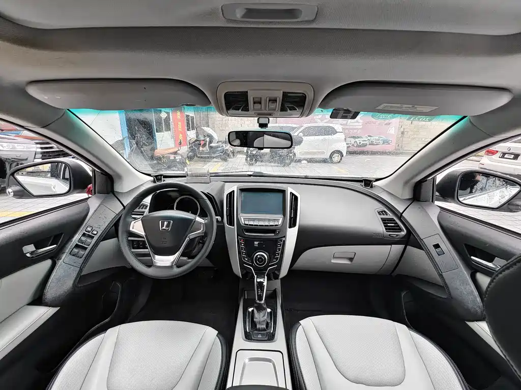 Luxgen U6 2014