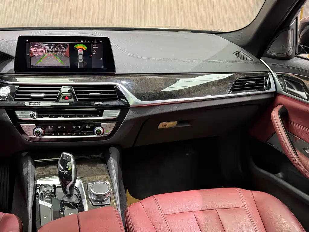 BMW 5 Series 2020 — фото 16