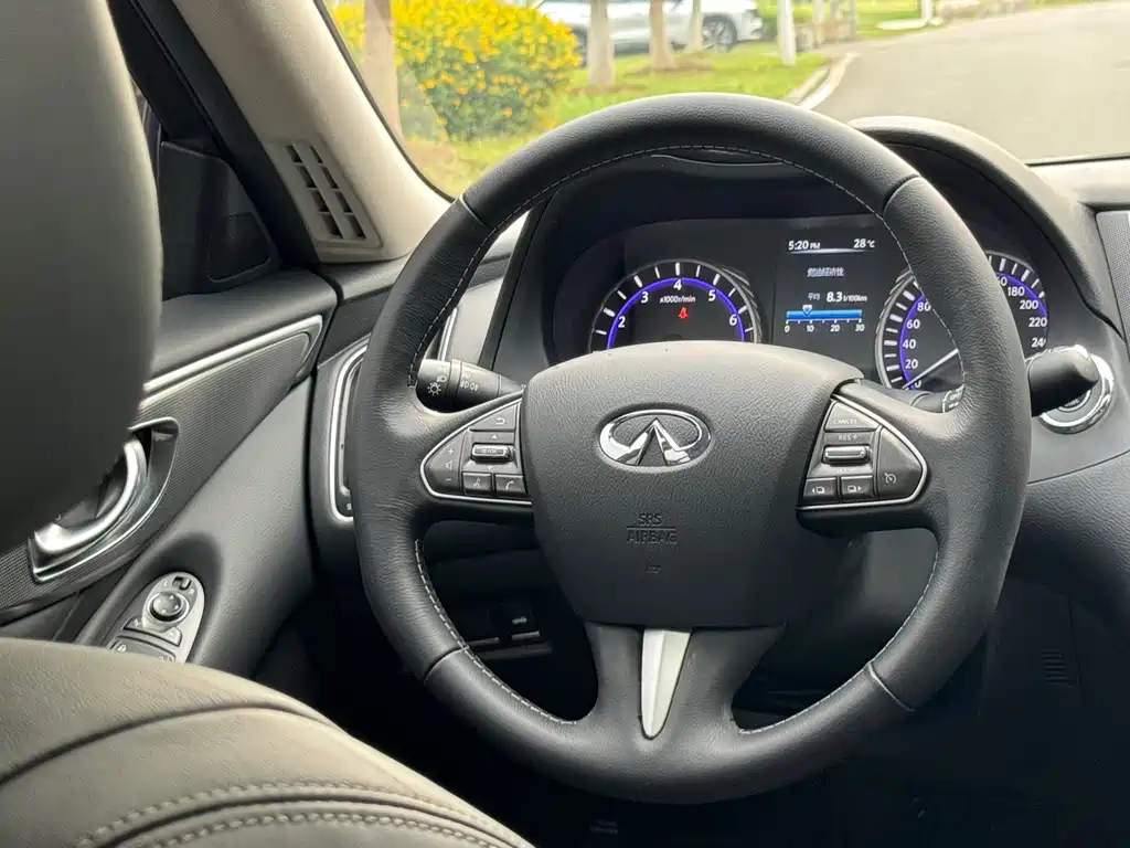 Infiniti Q50L 2015 — фото 10