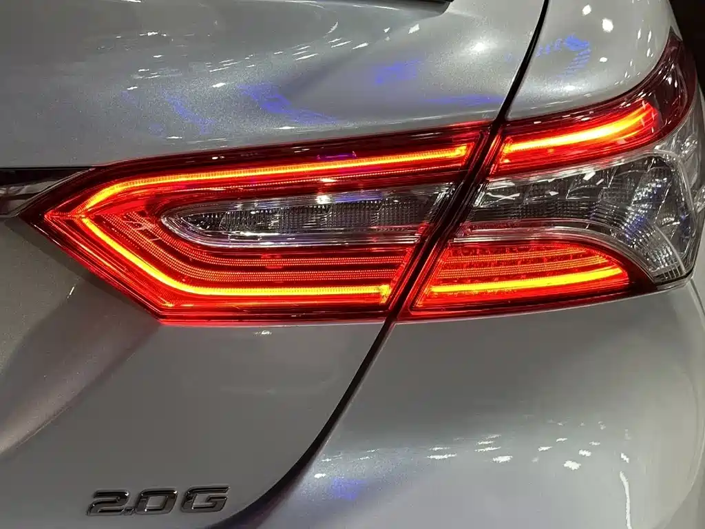 Toyota Camry 2019 — фото 6