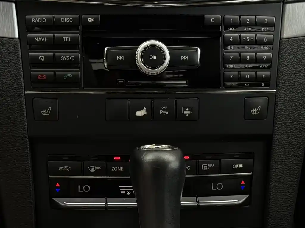Mercedes-Benz E-Class 2010 — фото 23