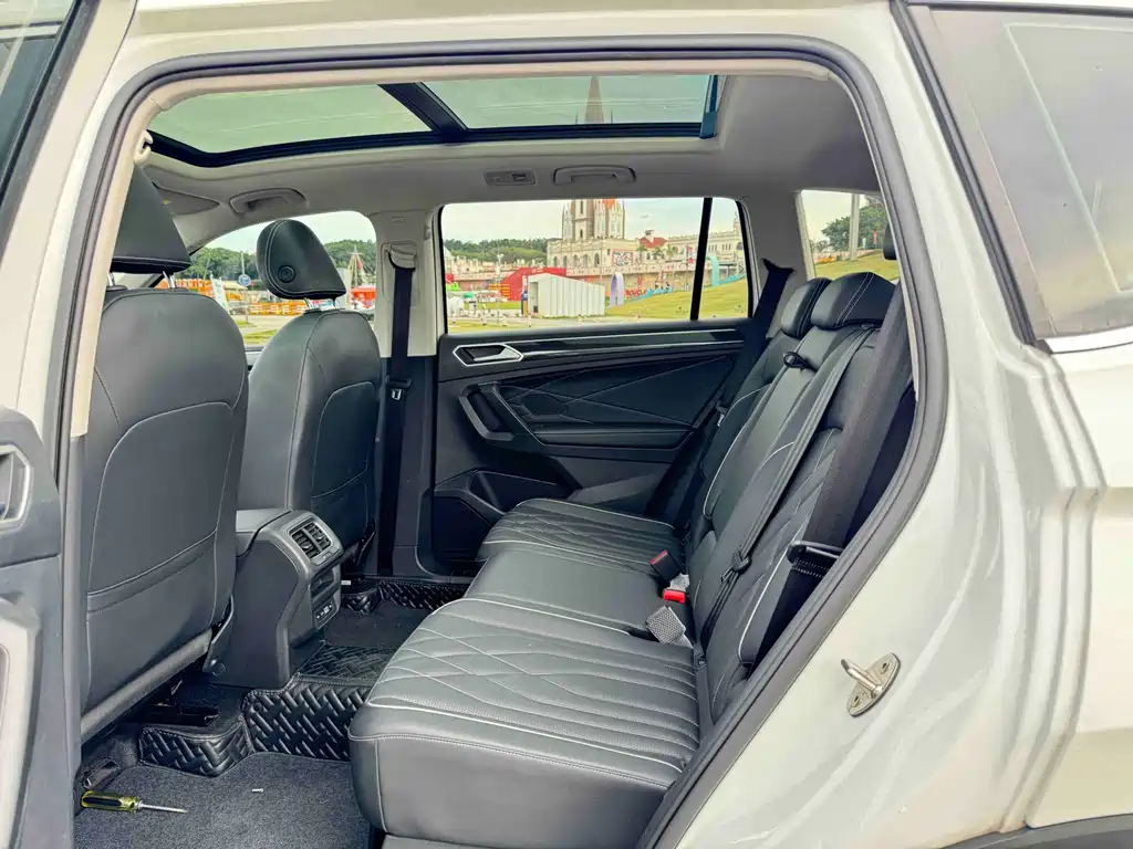 Volkswagen Tiguan L 2023 — фото 10