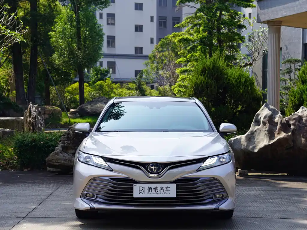 Toyota Camry 2020 — фото 2