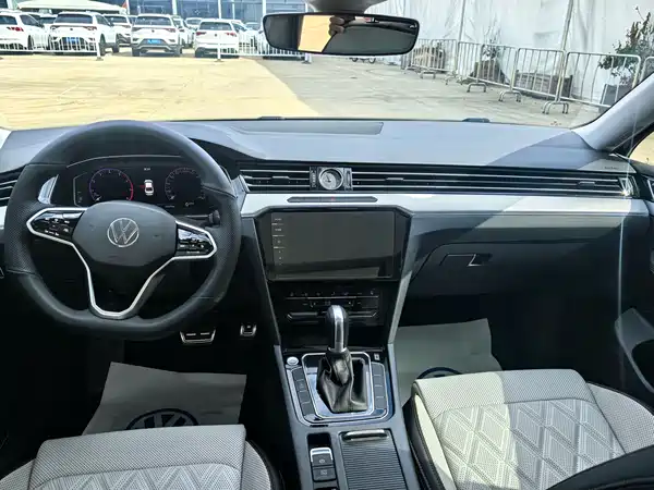 Volkswagen Magotan 2025