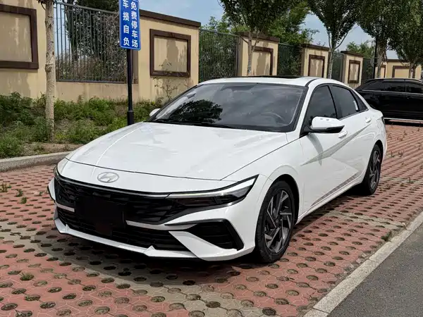 Hyundai Elantra 2023
