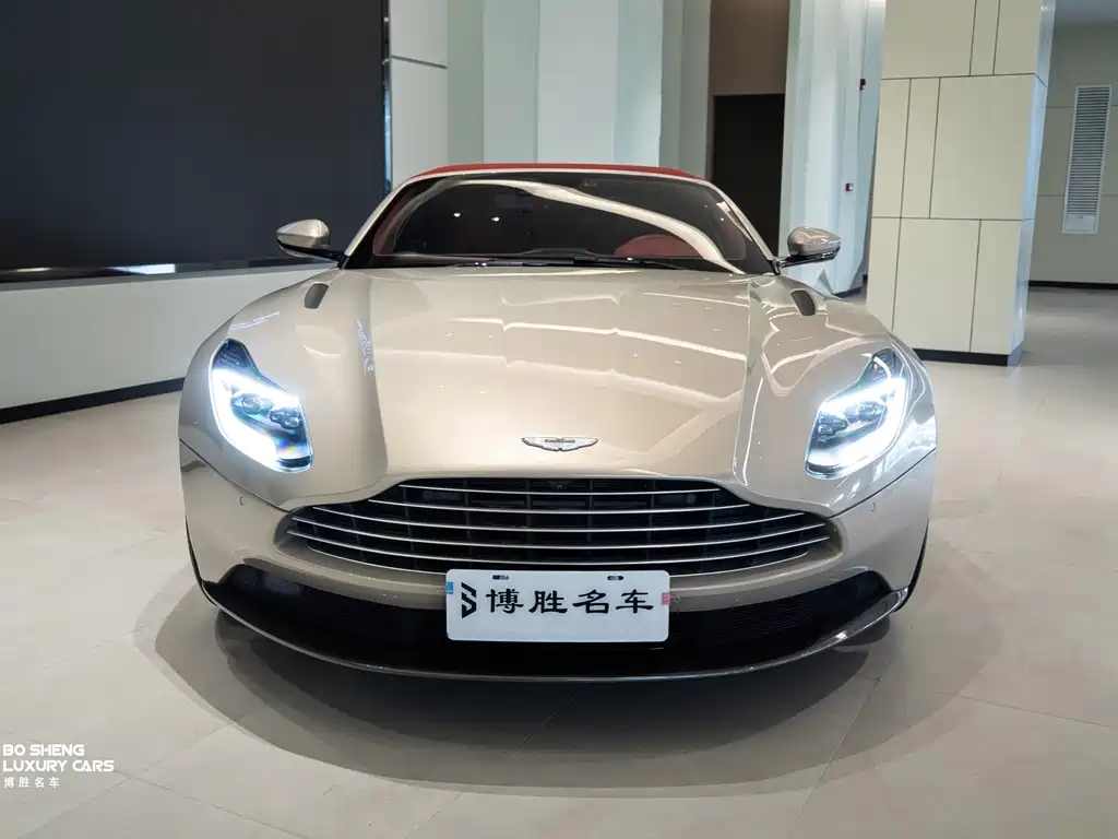 Aston Martin DB11 2018 — фото 34