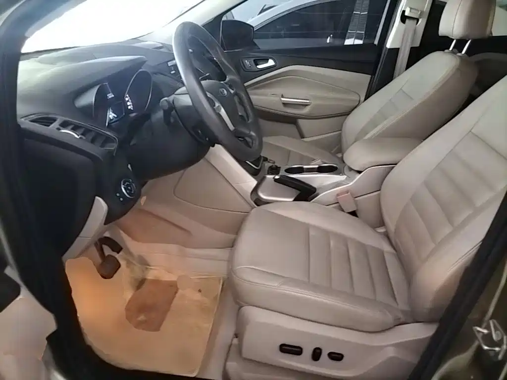 Ford Kuga 2016 — фото 15