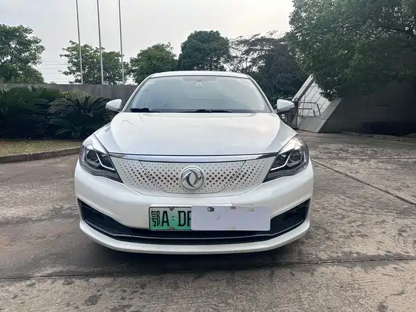 Dongfeng E70 2021