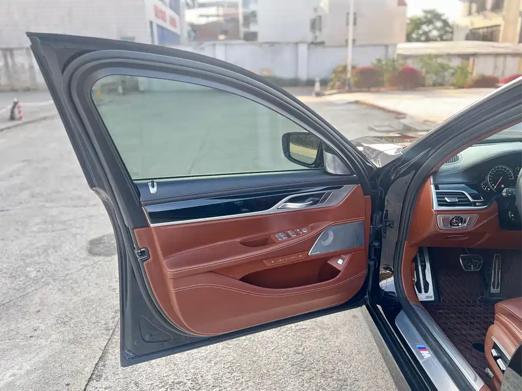 BMW 7 Series 2019 — фото 15