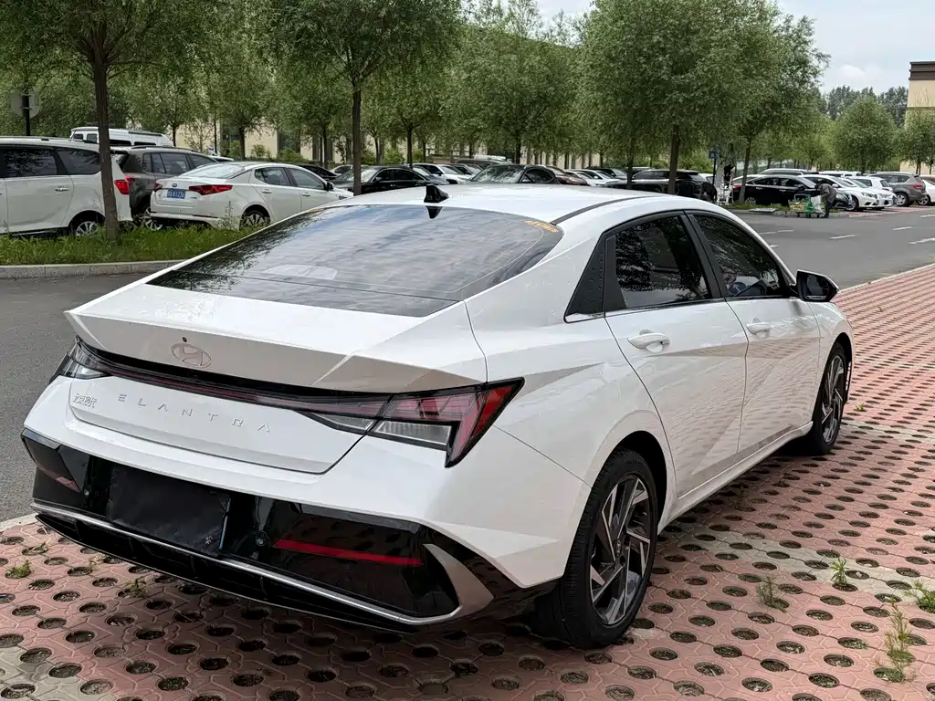 Hyundai Elantra 2023