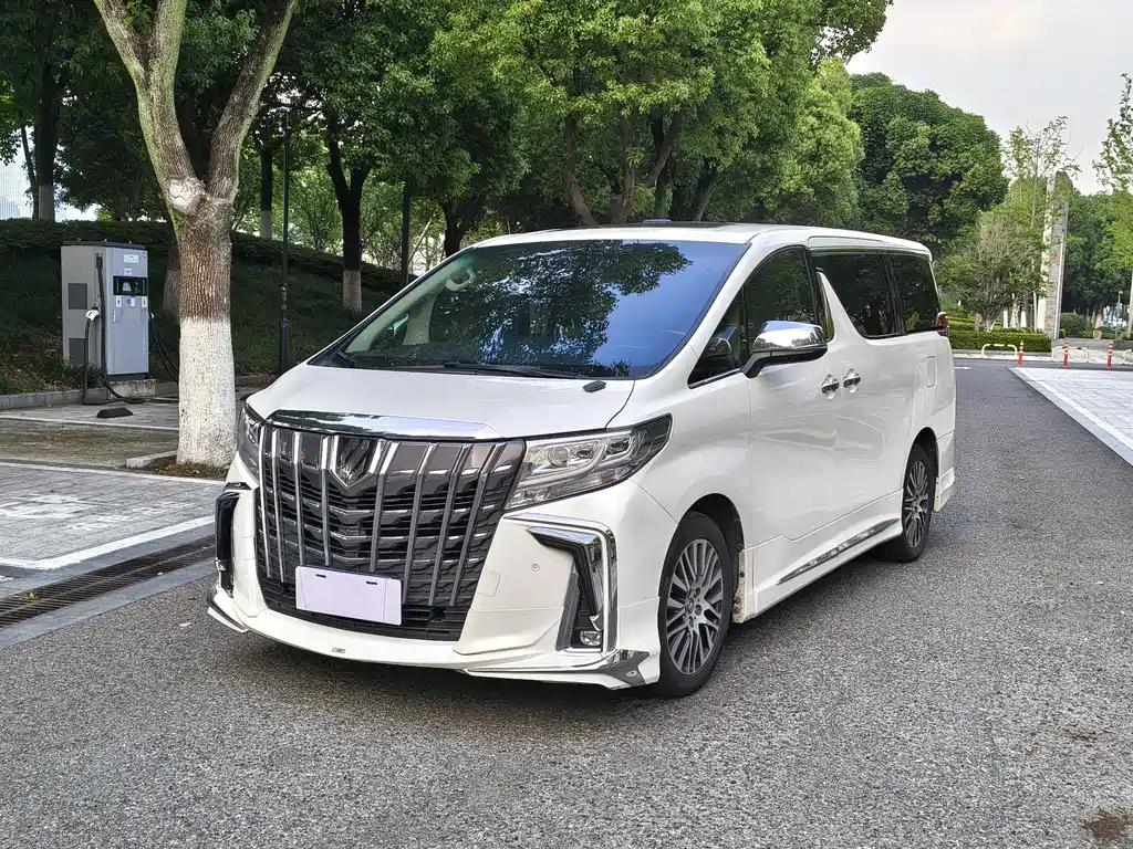 Toyota Alphard 2018 — фото 1