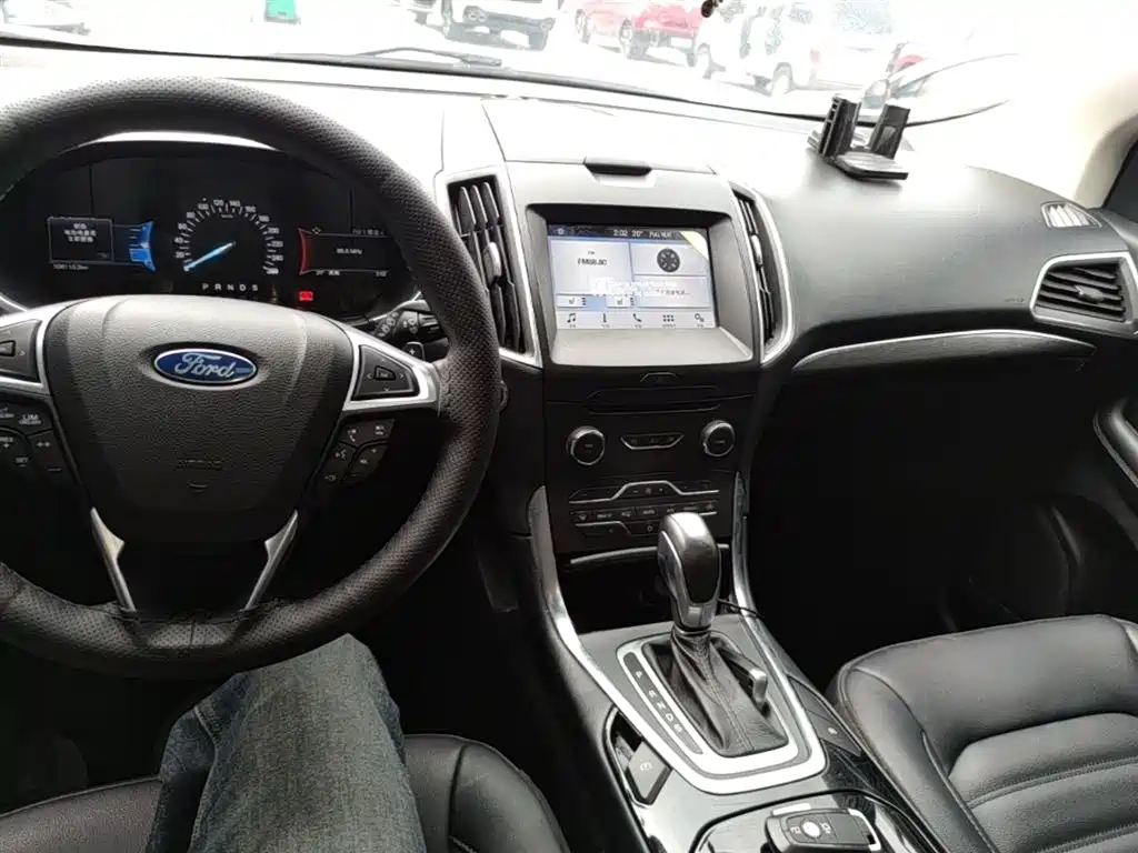 Ford Edge 2020 — фото 13