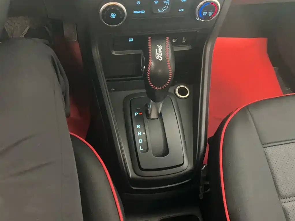 Ford Ecosport 2018 — фото 9