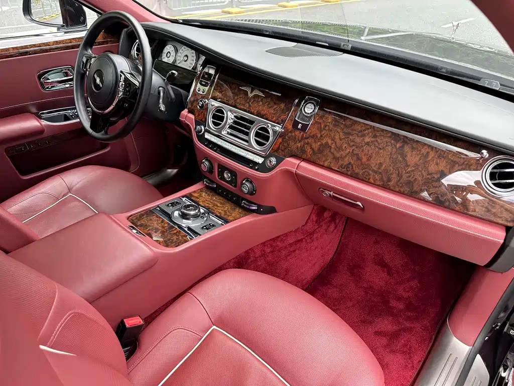 Rolls-Royce Ghost 2014 — фото 16