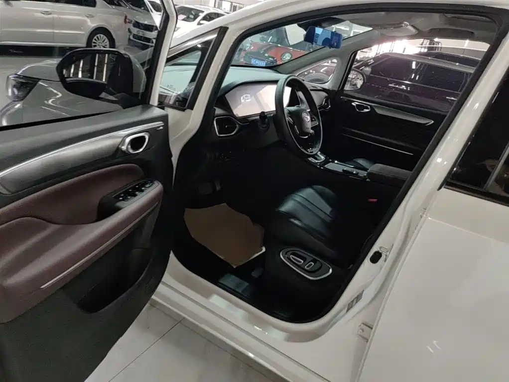 GAC Motor Trumpchi M6 2023 — фото 16