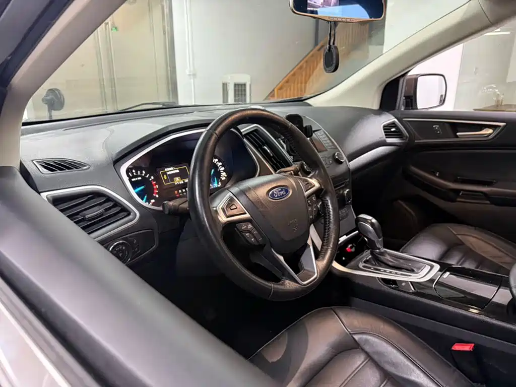 Ford Edge 2017 — фото 16