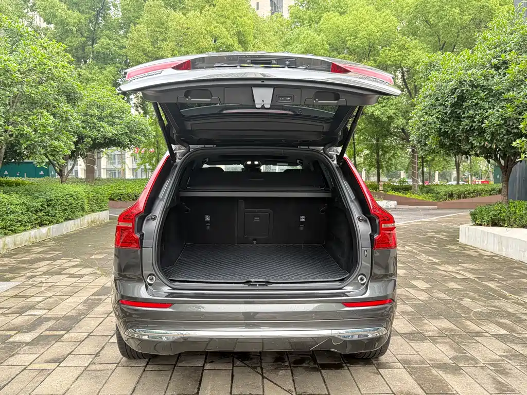 Volvo XC60 2022 — фото 13