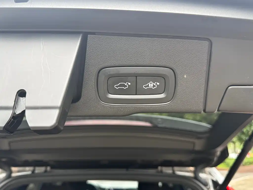 Volvo XC60 2022 — фото 15
