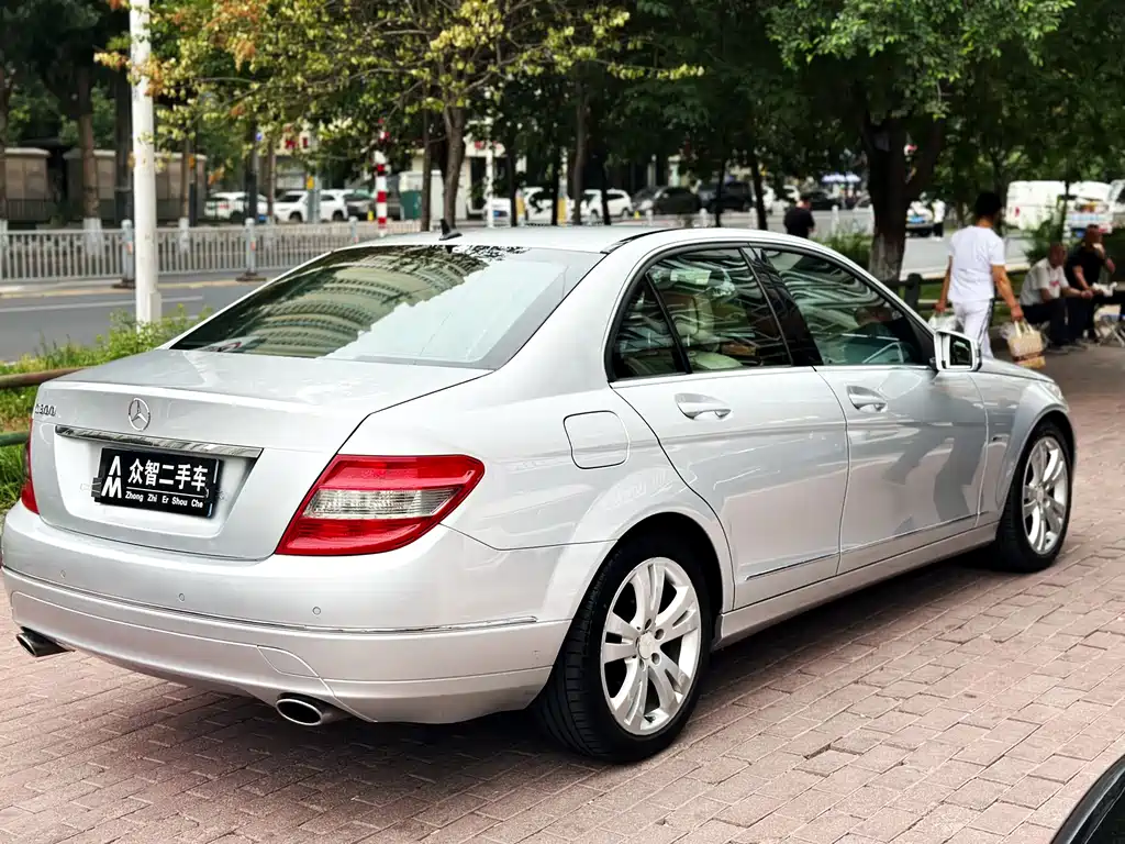 Mercedes-Benz C-Class 2011