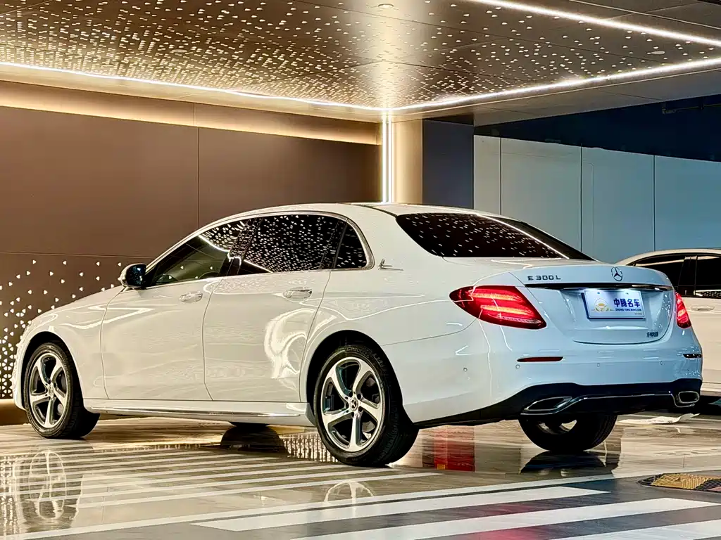 Mercedes-Benz E-Class 2018 — фото 32