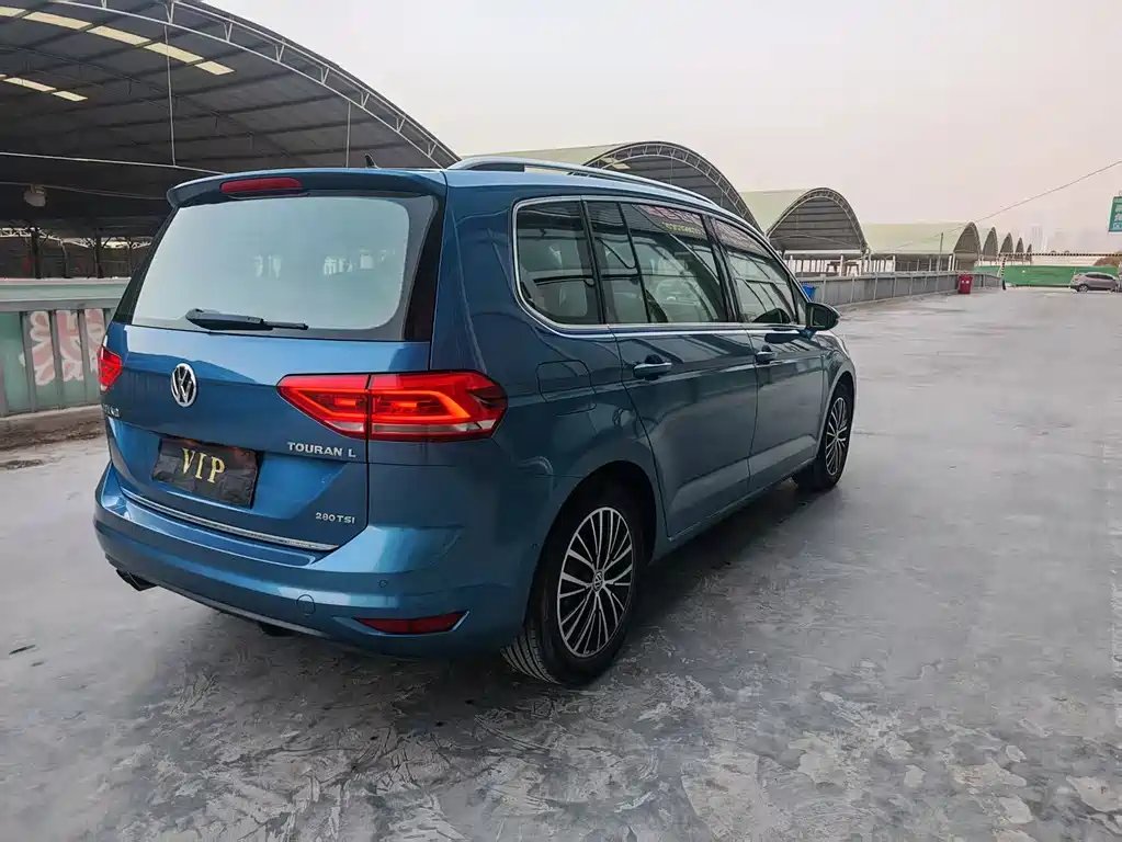 Volkswagen Touran 2018 — фото 6