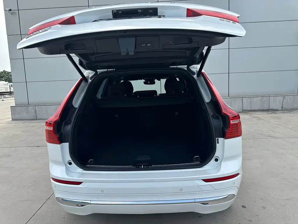 Volvo XC60 2023 — фото 15