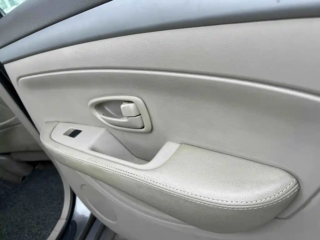 Nissan Sylphy 2015 — фото 11