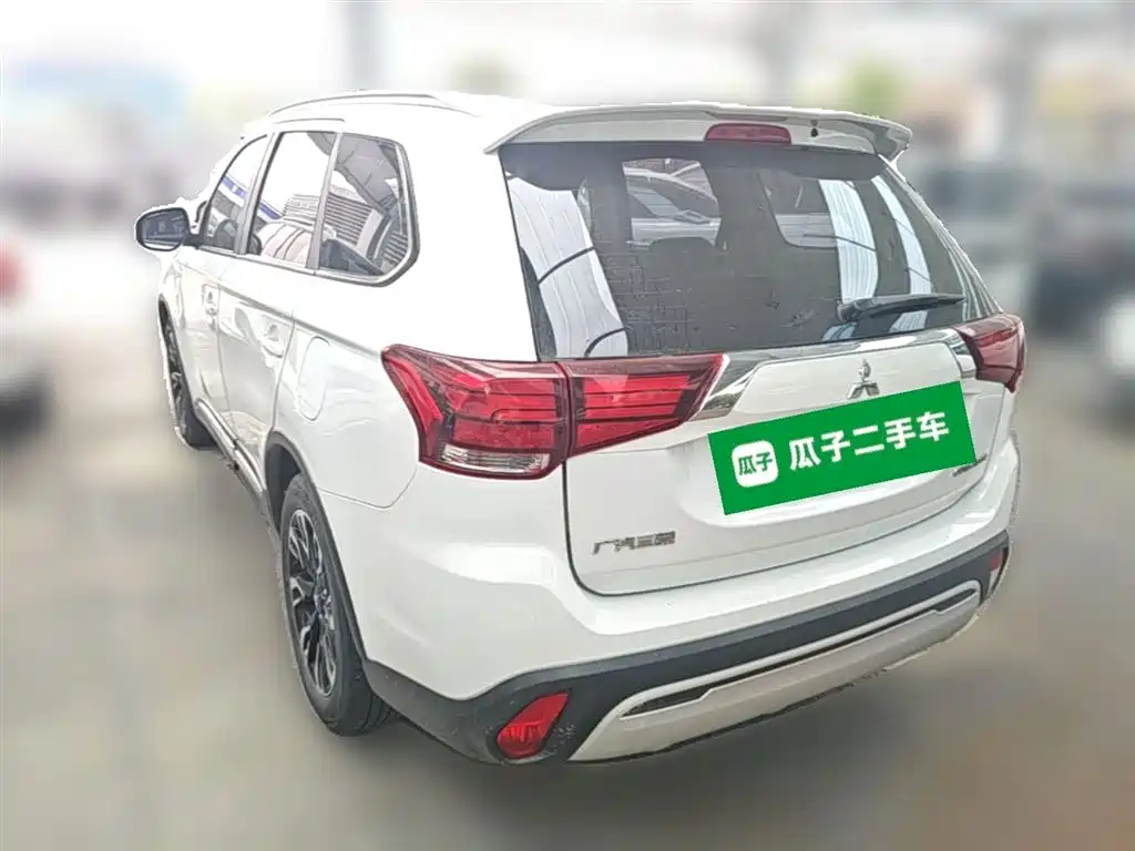 Mitsubishi Outlander 2020 — фото 9