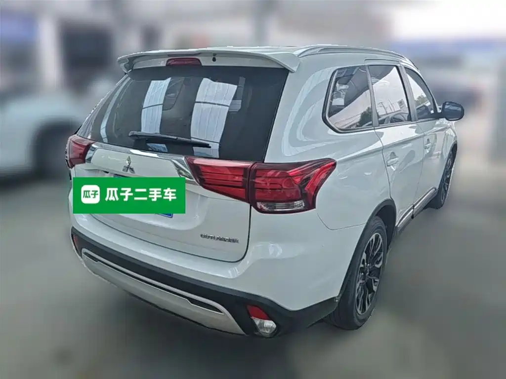 Mitsubishi Outlander 2020 — фото 12