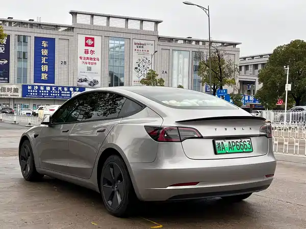 Tesla Model 3 2023