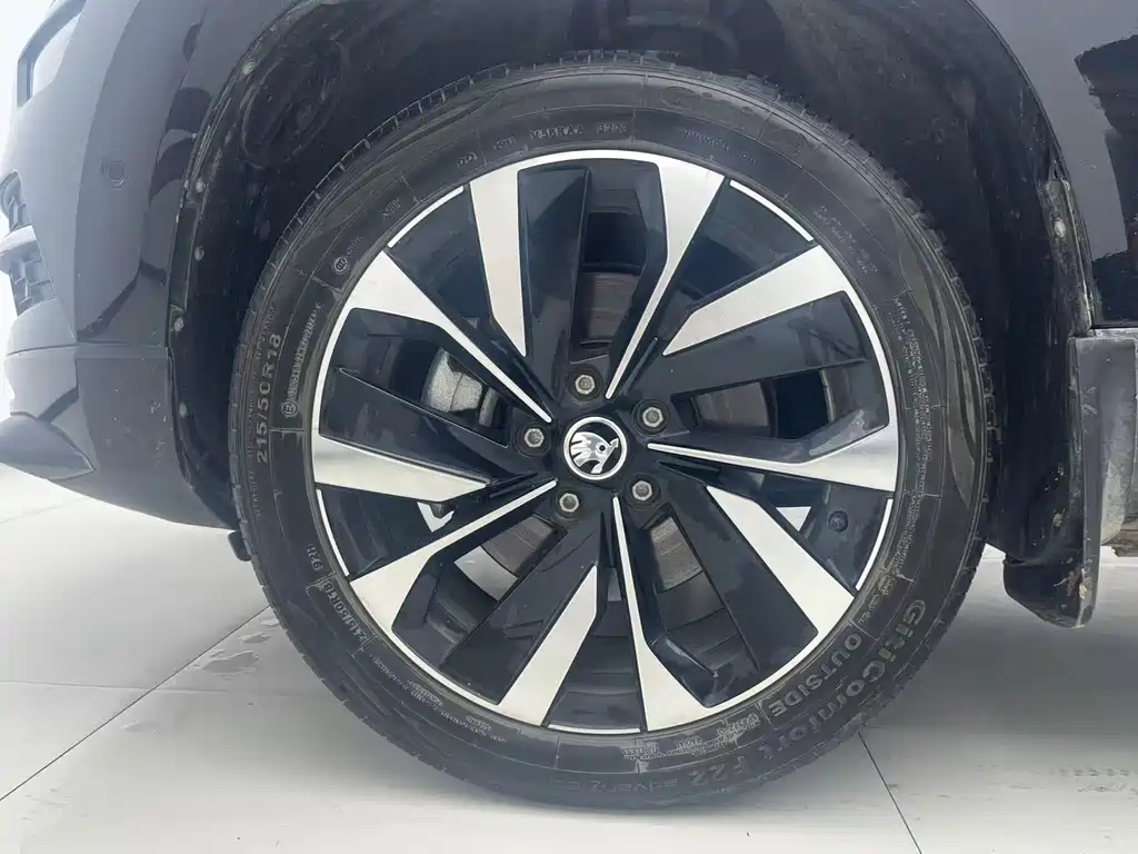 Skoda Karoq 2023 — фото 12