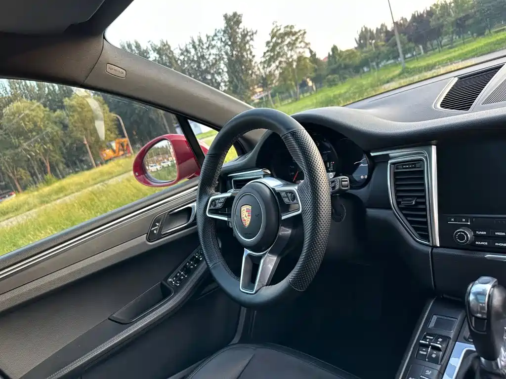 Porsche Macan 2018 — фото 22