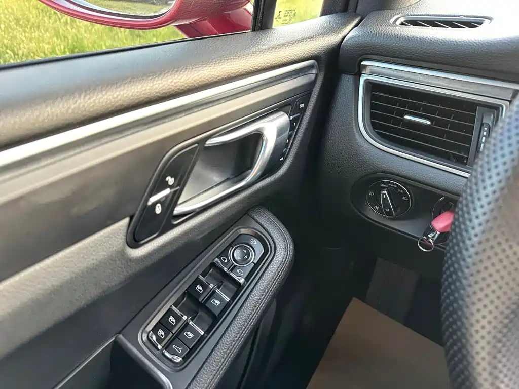 Porsche Macan 2018 — фото 20