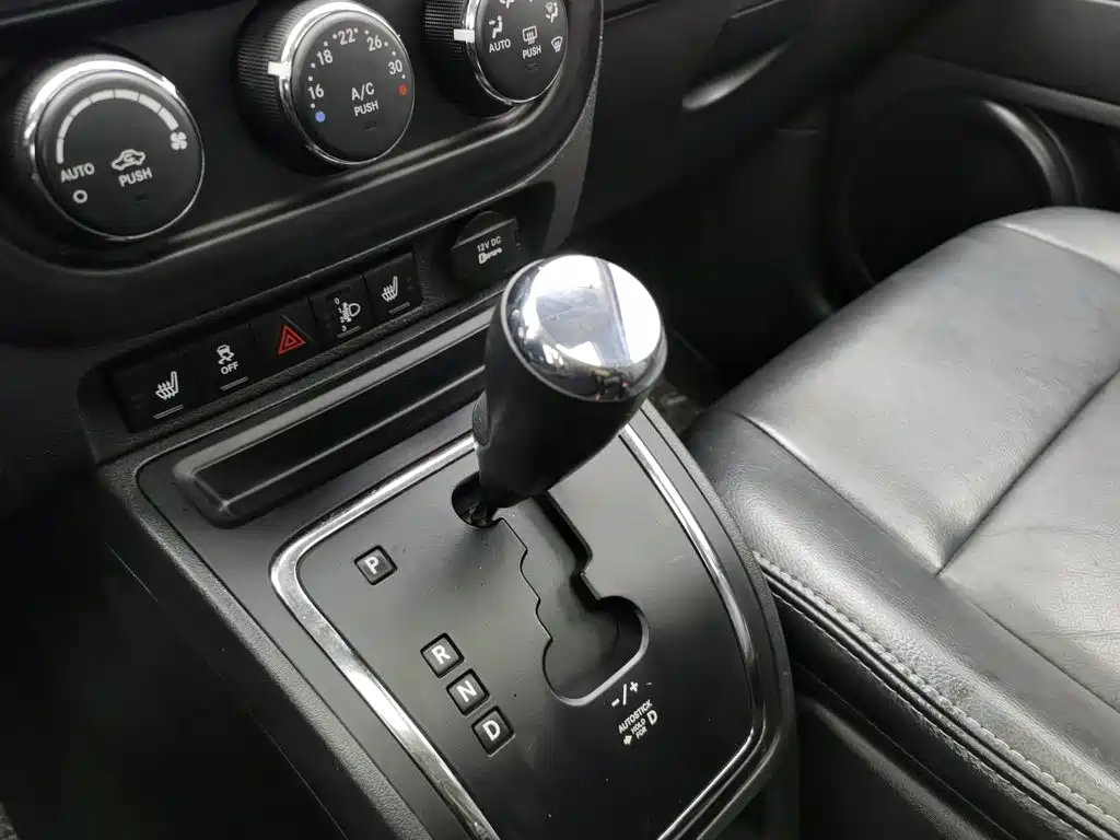 Jeep Compass 2013 — фото 13