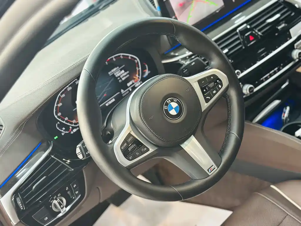 BMW 5 Series 2022 — фото 13