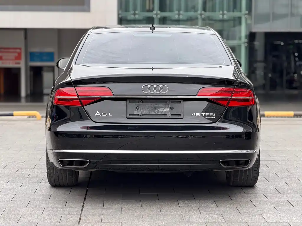 Audi A8 2017 — фото 17