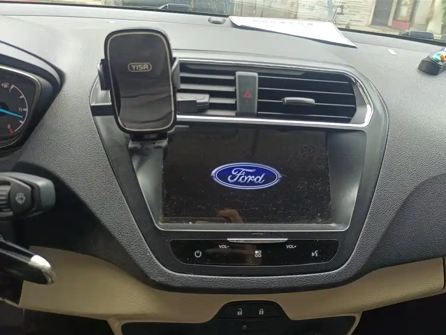 Ford Escort 2018 — фото 13