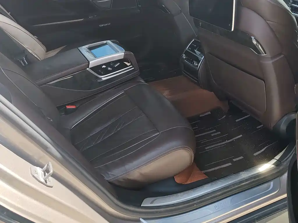 BMW 7 Series 2016 — фото 14