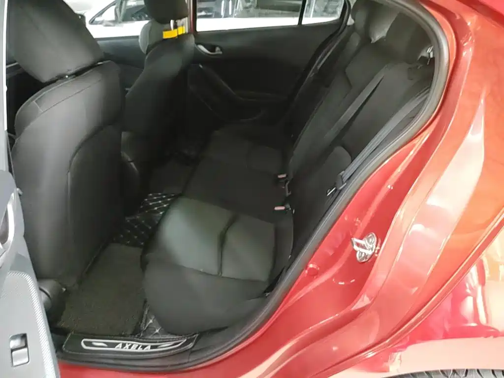 Mazda 3 Axela 2019 — фото 17