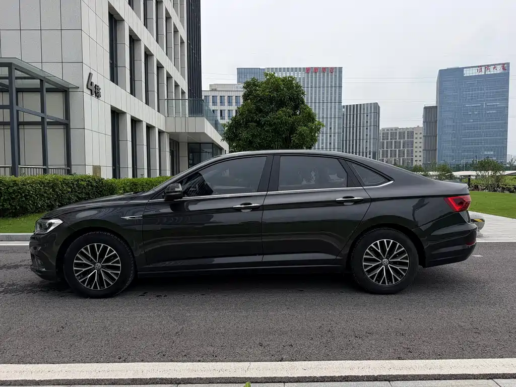 Volkswagen Sagitar 2020