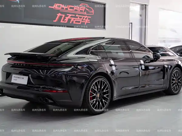 Porsche Panamera 2025