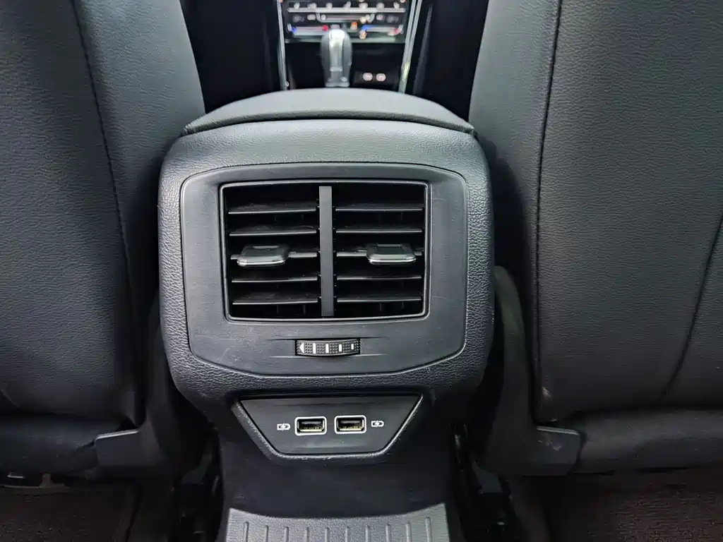 Volkswagen T-Roc 2023 — фото 12
