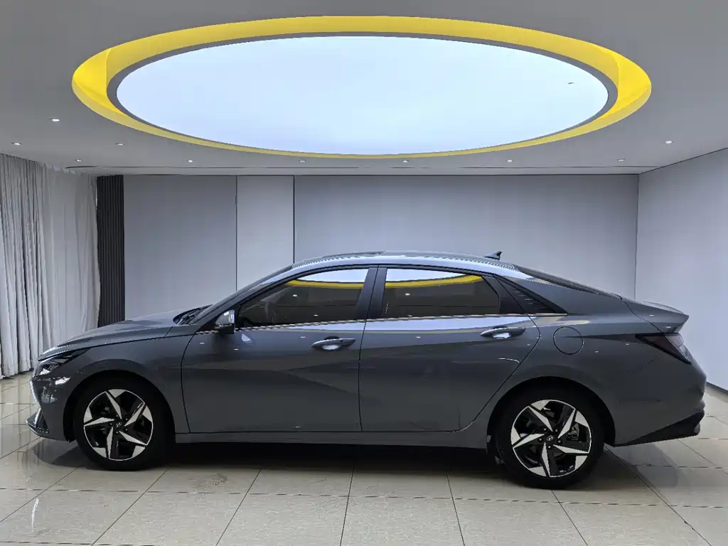 Hyundai Elantra 2023 — фото 8