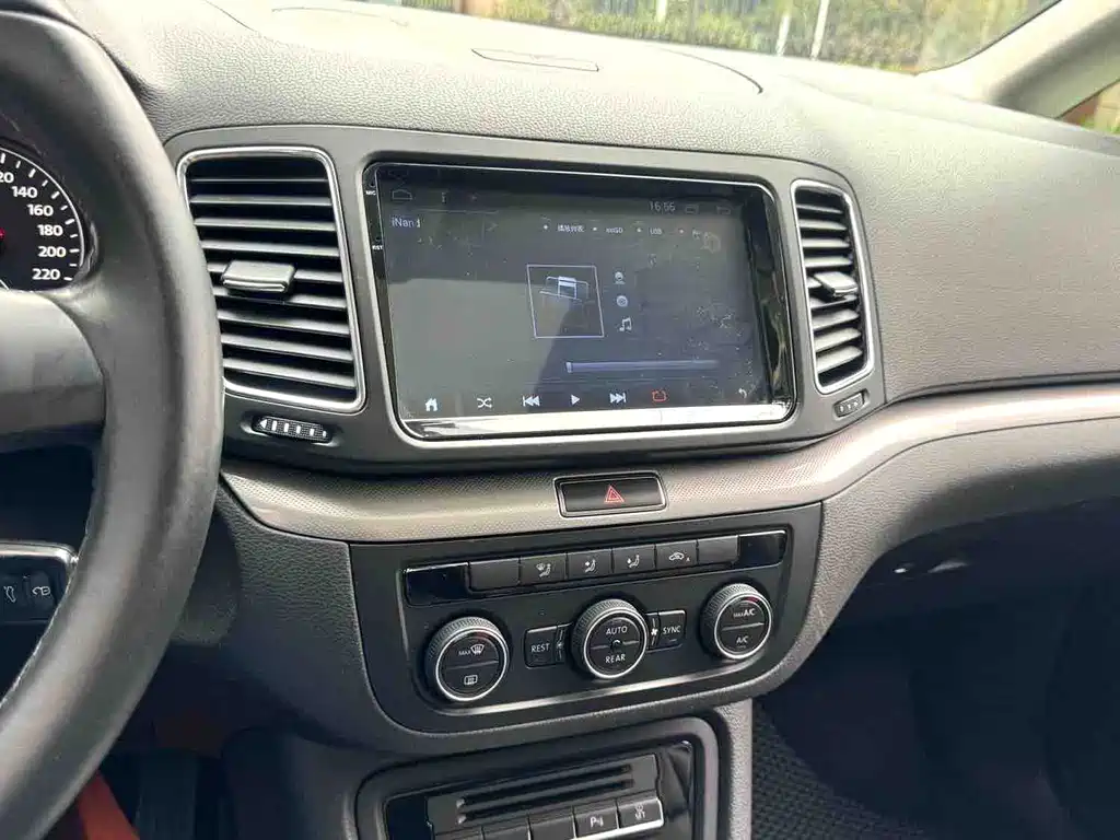 Volkswagen Sharan 2016 — фото 13