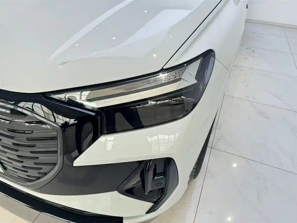 Audi Q4 e-tron 2023 — фото 13