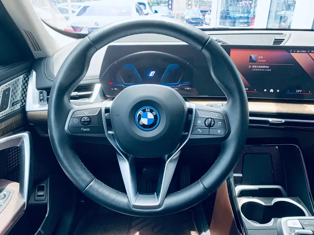 BMW iX1 2023 — фото 14