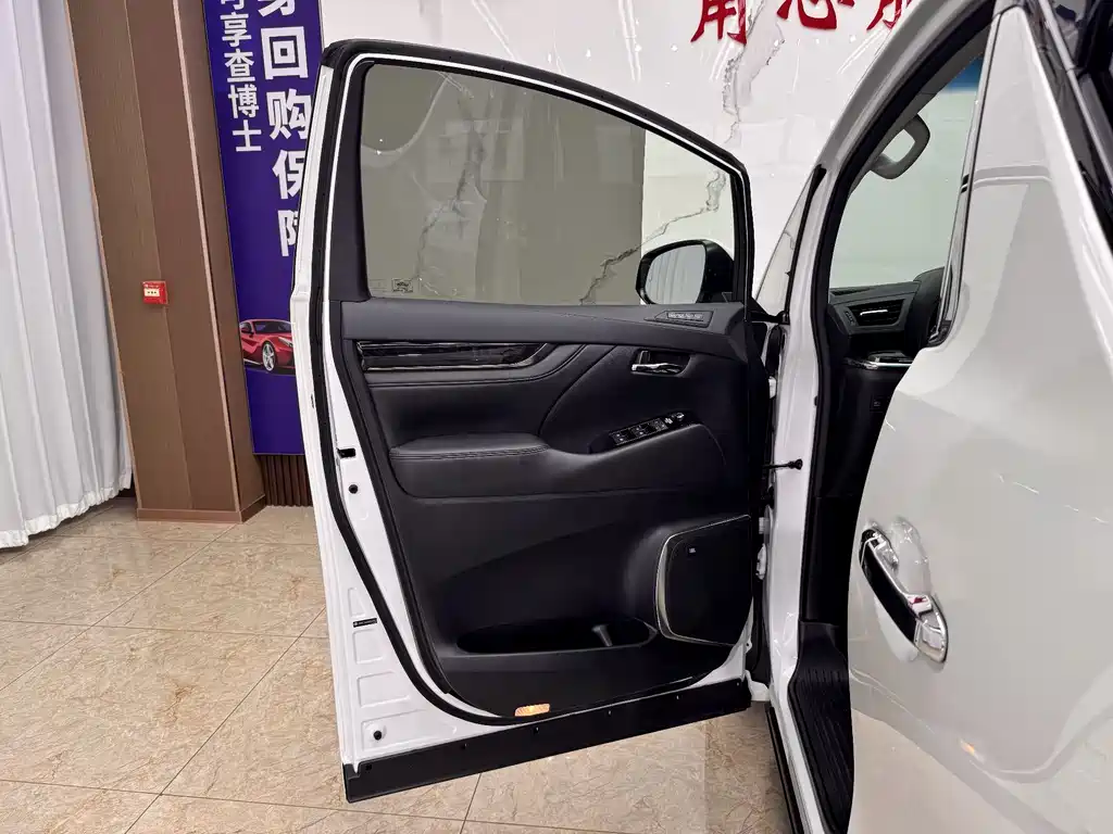 Toyota Vellfire 2021 — фото 16
