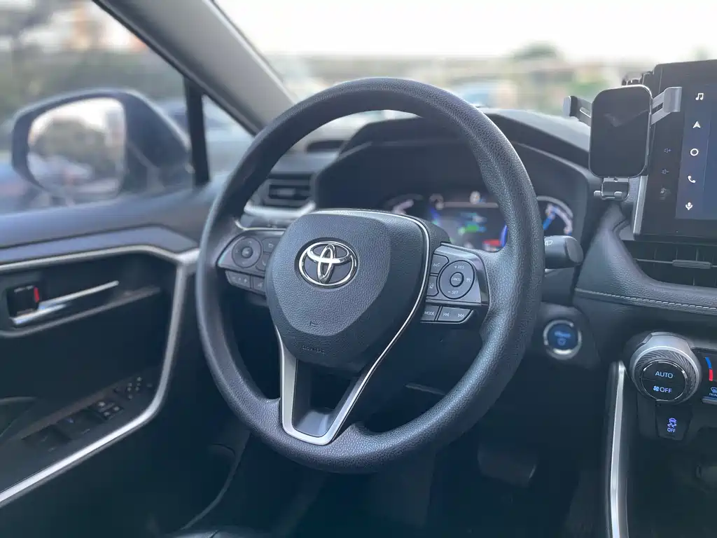 Toyota RAV4 2021 — фото 17