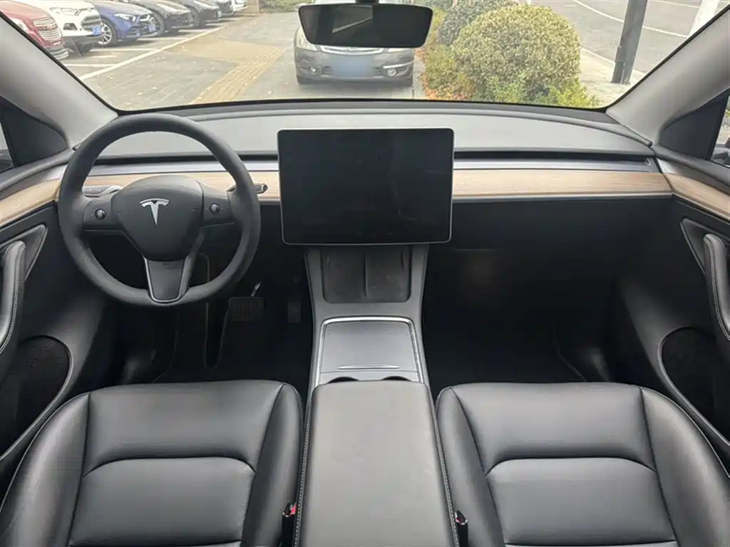Tesla Model Y 2021 — фото 11